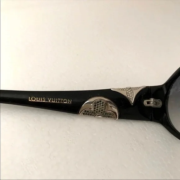 Louis Vuitton Iris PM Sunglasses - Picture 5 of 7